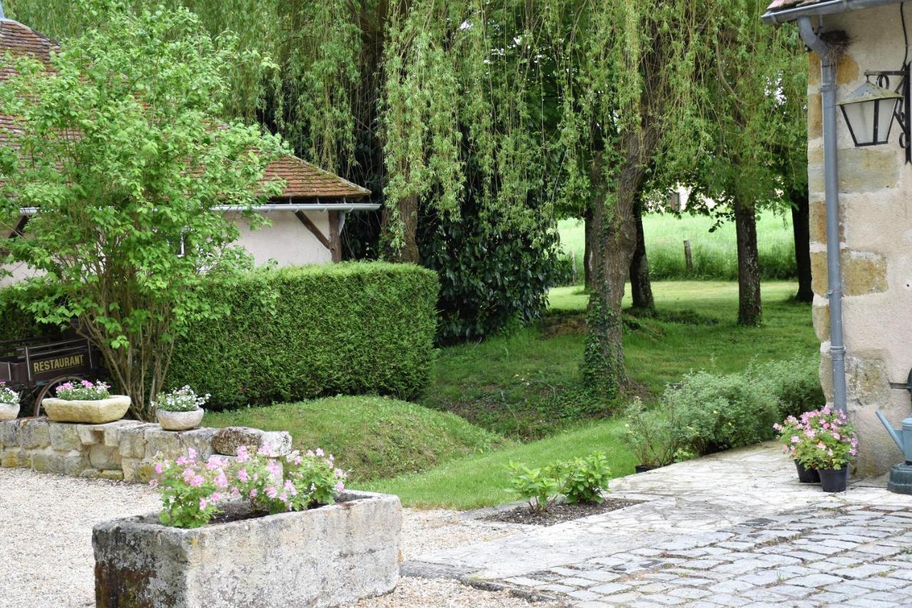 Le Petit Chateau De Sainte Colombe Bouges-le-Chateau Eksteriør billede