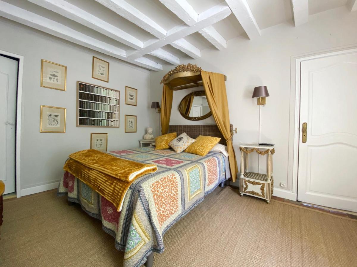 Le Petit Chateau De Sainte Colombe Bouges-le-Chateau Eksteriør billede