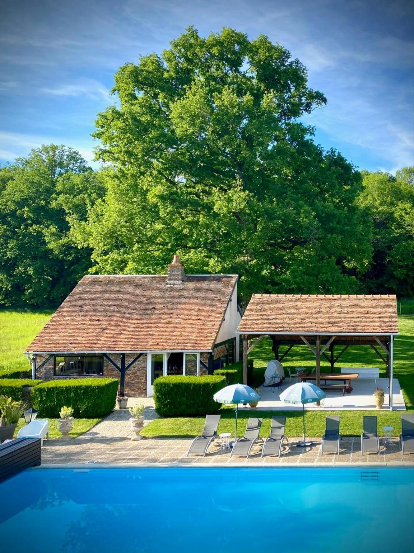 Le Petit Chateau De Sainte Colombe Bouges-le-Chateau Eksteriør billede
